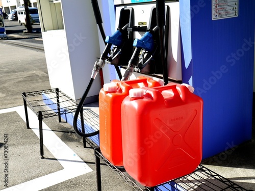 ポリタンクへの灯油の給油