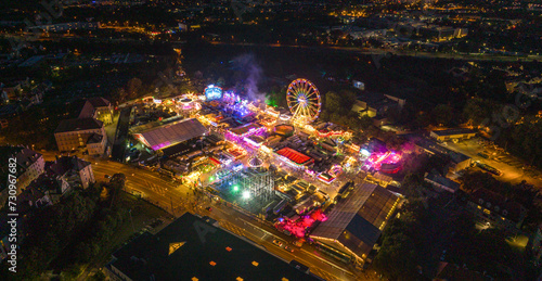 Ausblick auf den stimmungsvollen Plärrer in Augsburg, Schwabens größtes Volksfest bei Nacht photo
