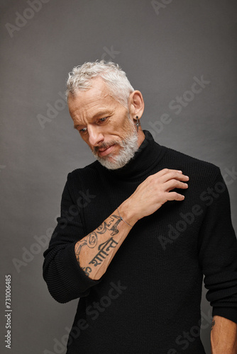 Cuadro en lienzo well dressed handsome mature man in chic turtleneck posing and looking away on g