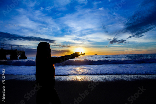 ATARDECER EN EL MAR