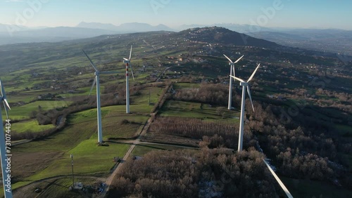 Drone. Pale eoliche su collina verde. Movimento in avvicinamento. Italia, Campania, Avellino. photo