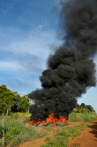Burning of used tires at Side Road of the GO-10 highway, between the municipalities of Luziania and Caldas Novas. Goias, Brazil, February 2016