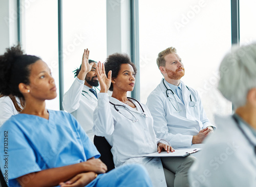 Foto seminar nurse meeting doctor conference audience presentation education lecture