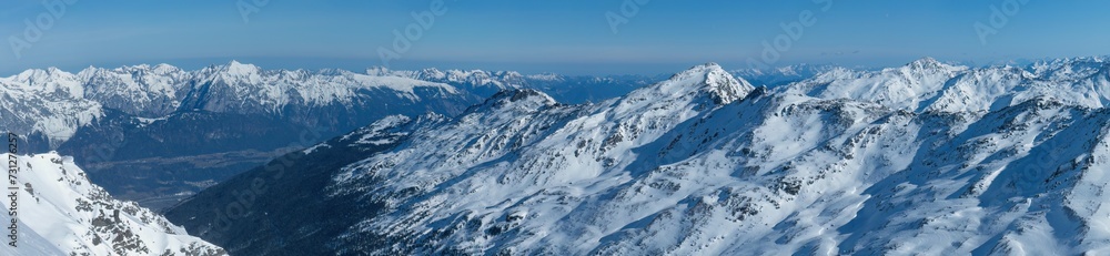 Winterpanorama Grünbergspitze mit Blick nach Volders, ins Inntal und auf die Karwendel Nordkette