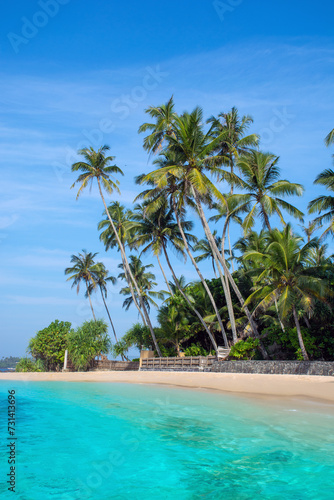 Fototapeta Naklejka Na Ścianę i Meble -  Beautiful Indian Ocean coastline on the island of Sri Lanka, Unawatuna.