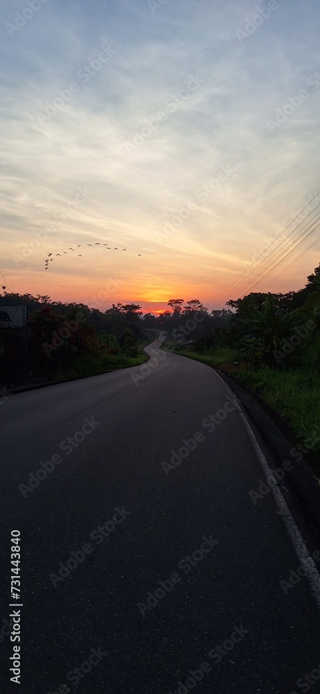 Obraz premium sunset on the road