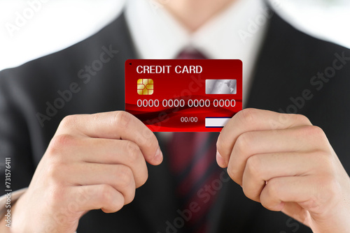 クレジットカードを持つビジネスマンの手元 photo