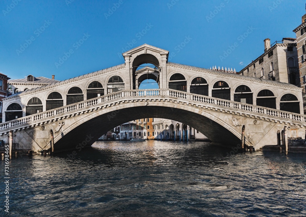A beautiful shot of the historic Rialto bridge in Venice