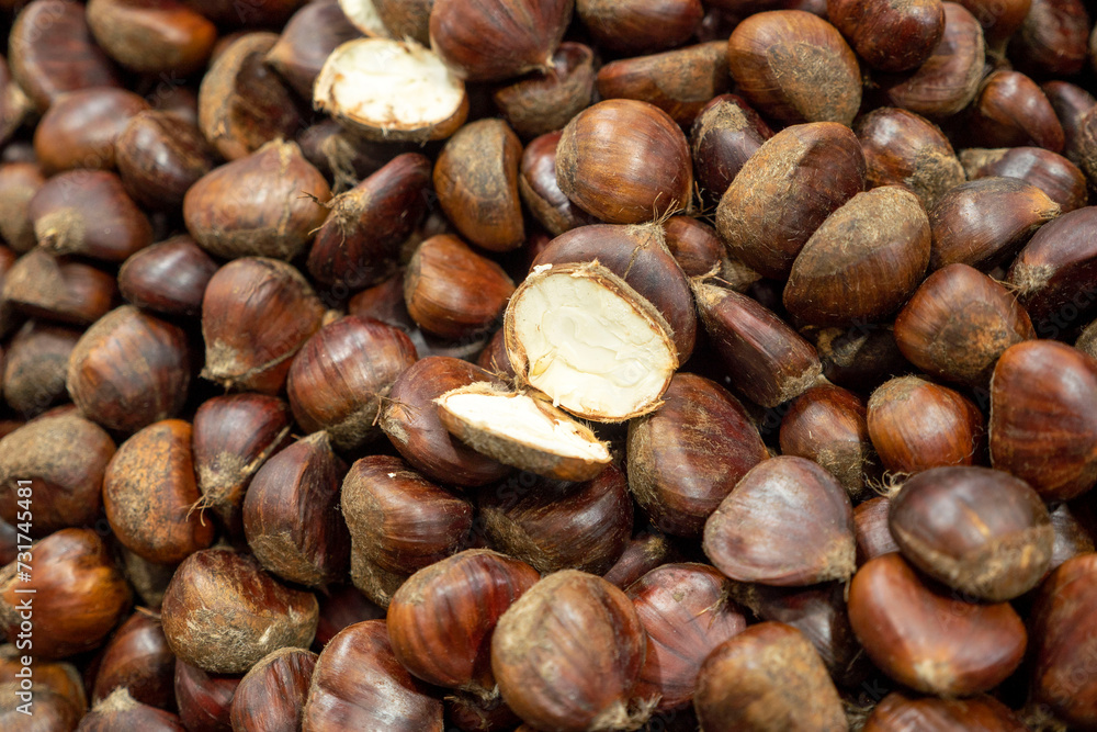 chestnuts cooked on the stove and eaten, fresh raw chestnuts from the forest, the fruit of the chestnut tree, chestnuts cooked on the stove and eaten, fresh raw chestnuts from the forest, the fruit of the chestnut tree,