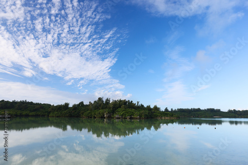 Fototapeta Naklejka Na Ścianę i Meble -  沖縄県宮古島　海岸の風景　朝凪