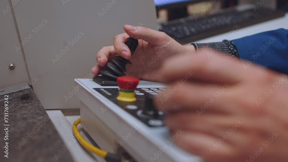 Machine manipulator control, control of the mechanism at the factory Machine manipulator control, control of the mechanism at the factory