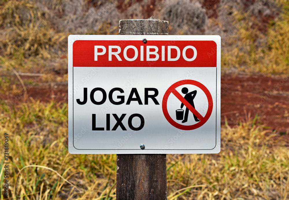 Warning sign in portuguese informing 