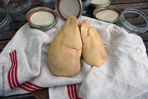 Tableau sur toile Foie gras de canard entier, foire au gras