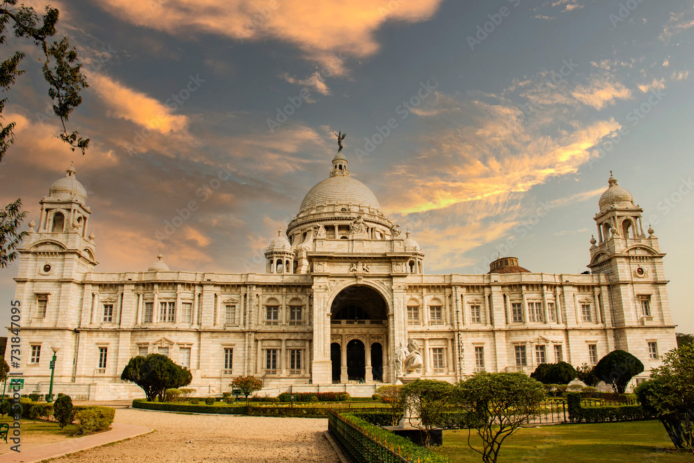 Obraz premium The beautiful Victoria Memorial the iconic tourist destination in Kolkata.
