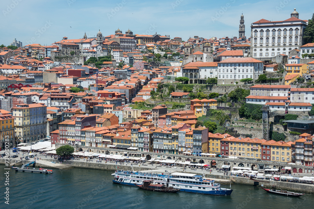 Río Duero y vista de la ciudad de Oporto, Portugal