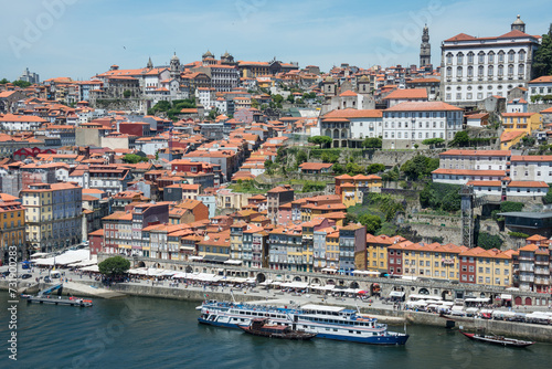 Río Duero y vista de la ciudad de Oporto, Portugal