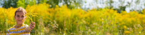 Photos A child is allergic to ragweed blooming in the park