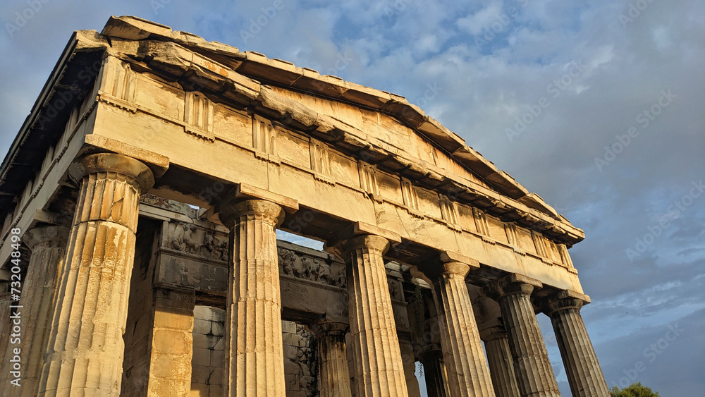 Obraz premium Ancient Agora of Athens close up at sunset during golden hour (pillars, columns, Greek ruins of historic building in Greece) travel, tourism destination in Europe (on Mediterranean sea) sculpture