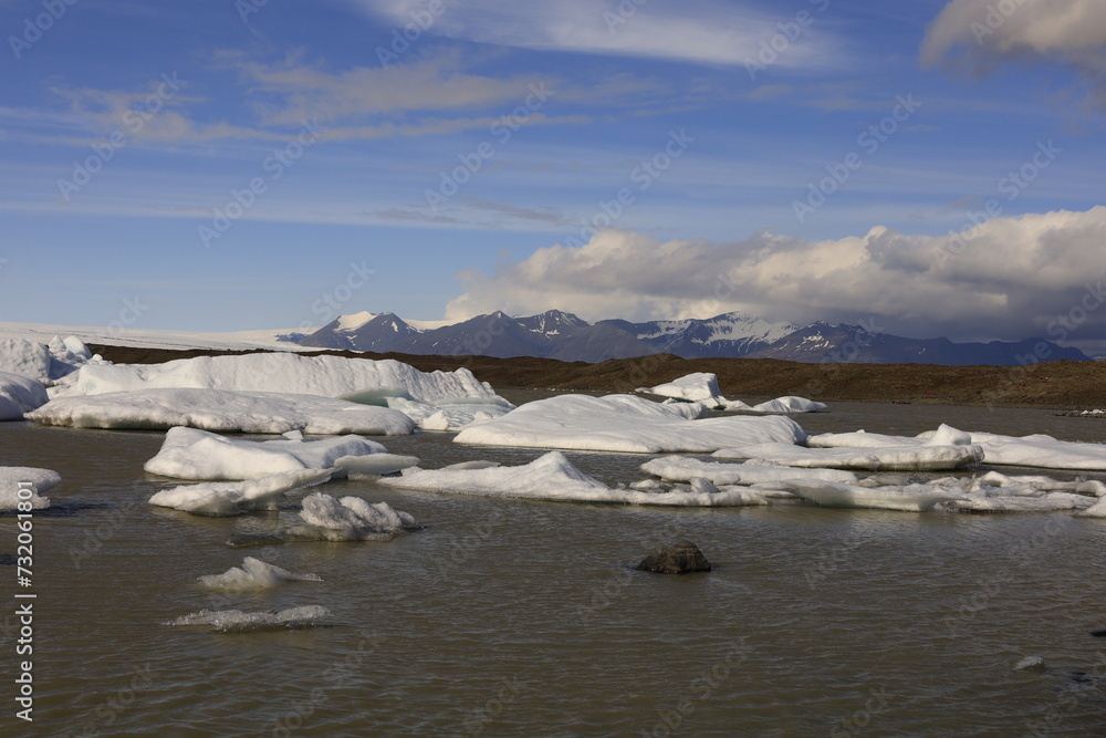 Fjallsárlón is a glacier lake at the south end of the Icelandic glacier Vatnajökull Fjallsárlón is a glacier lake at the south end of the Icelandic glacier Vatnajökull