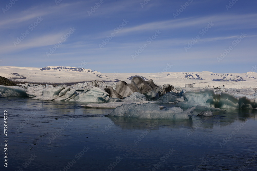 Obraz premium Jökulsárlón is a large glacial lake in southern part of Vatnajökull National Park, Iceland