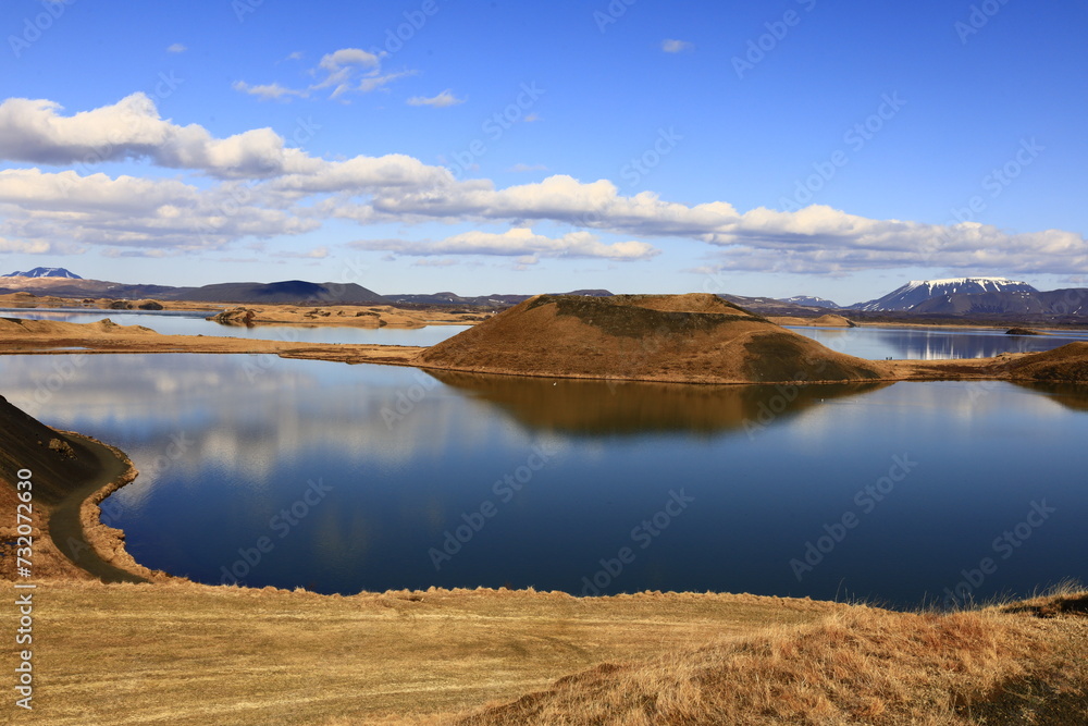 Ταπετσαρία Mývatn is a shallow lake situated in an area of active volcanism in the north of