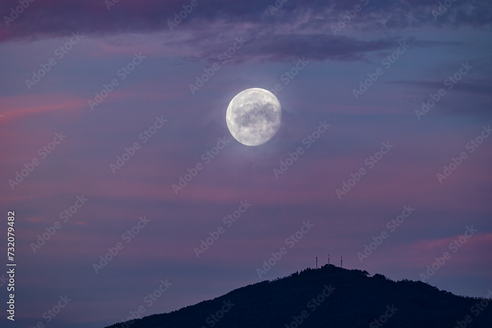 The setting of the waning moon on a winter morning! The setting of the waning moon on a winter morning!
