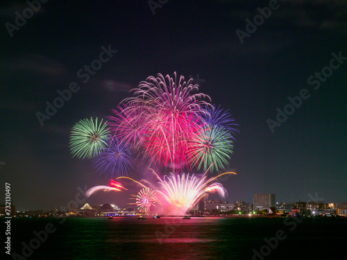 名港水上芸術花火
