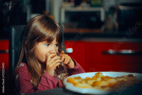 Canvas Print Toddler Girl Having a Glass of Water During Lunch Time