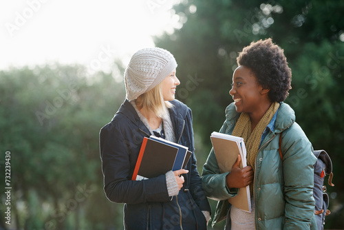 Fotografi Education, books and conversation with woman friends outdoor on campus together for learning or development