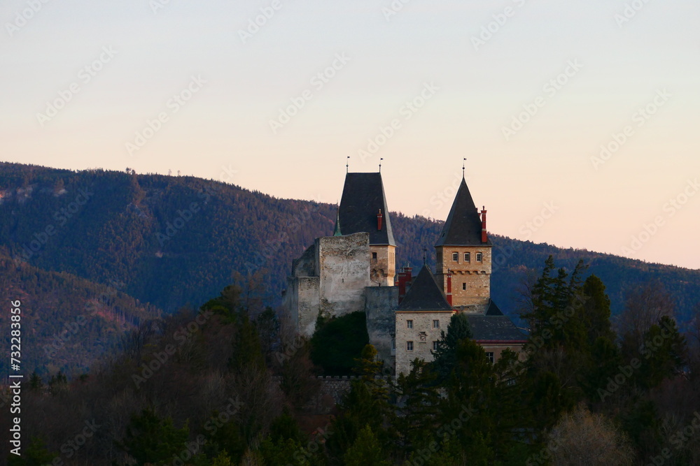 Burg Wartenstein, über dem Schwarzatal, Niederösterreich