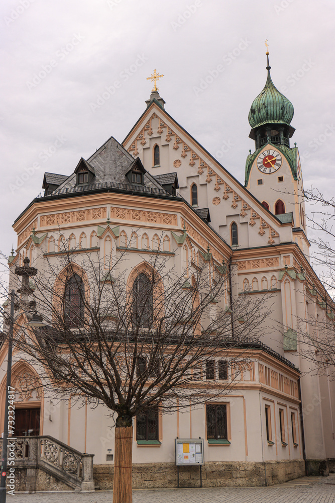 Blickfang in Rosenheim; St. Nikolaus vom Ludwigsplatz gesehen