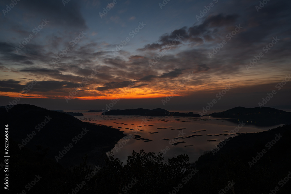 Obraz premium 日本の岡山県瀬戸内市の美しい星空