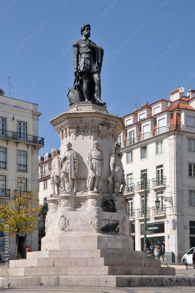 Plaza de Luis de Camoes, en el barrio de Chiado de Lisboa, Portugal