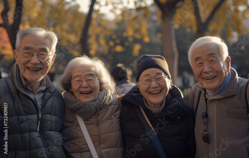 The elderly are happily participating in outdoor activities, enjoying their retirement time © Kien