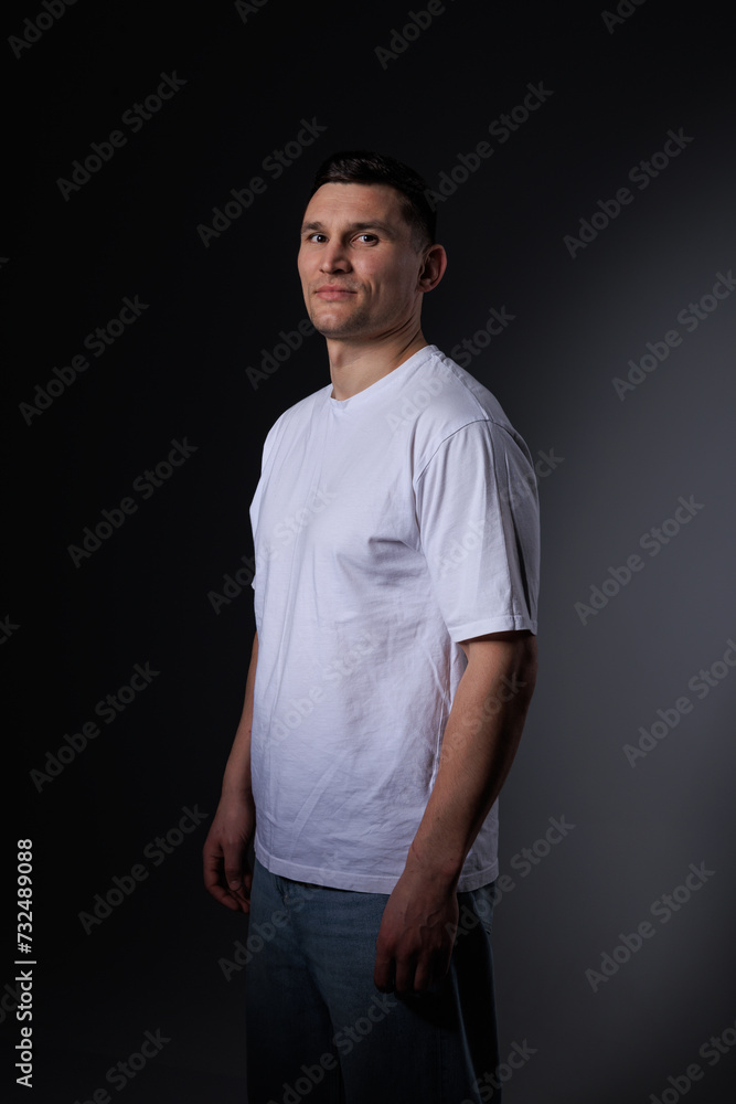 Fototapeta premium This captivating minimalist portrait features a man in a quiet embrace