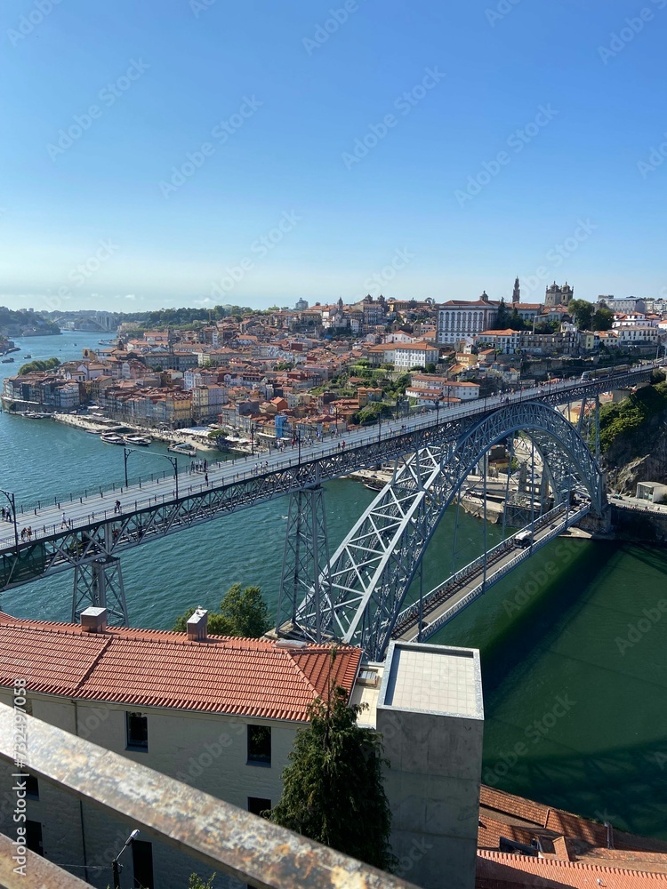 Fototapeta premium Picturesque bridge extending over the Douro River in Porto, Portugal.
