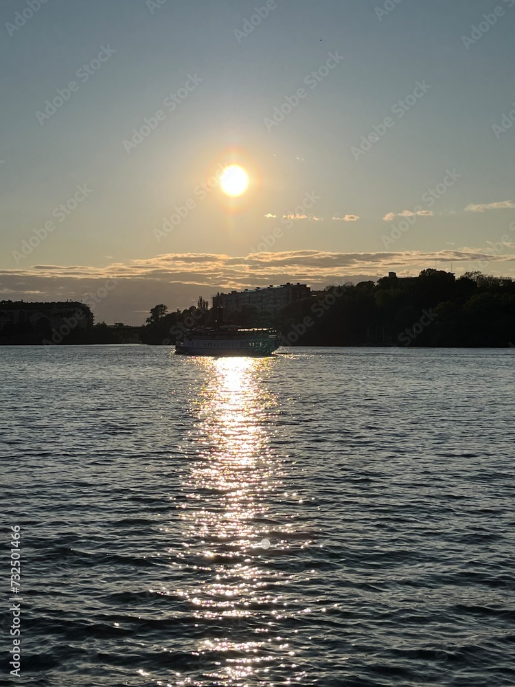 Naklejka premium sunset over the river