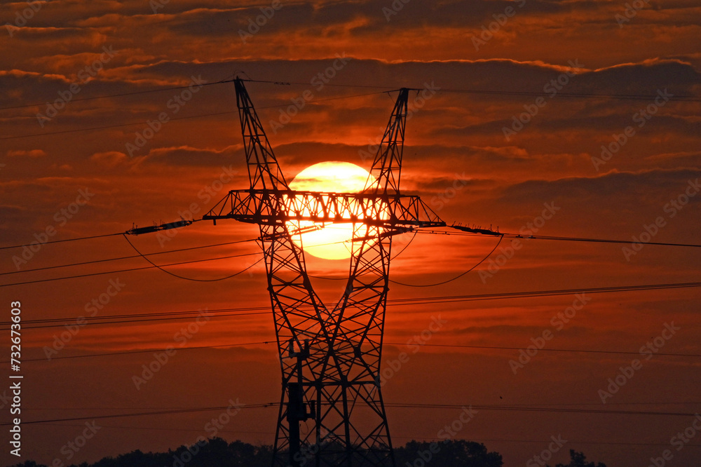 Wschód  słońca w słupie energetycznym