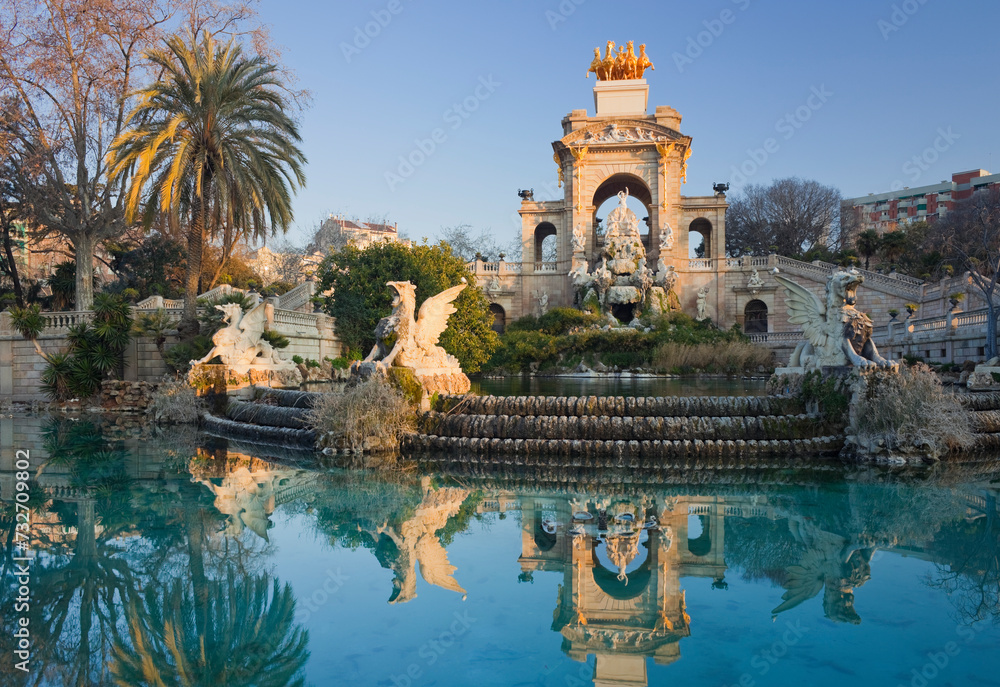 Spanien, Katalonien, Barcelona, Parc de la Ciutadella, Brunnen, Palme Spanien, Katalonien, Barcelona, Parc de la Ciutadella, Brunnen, Palme