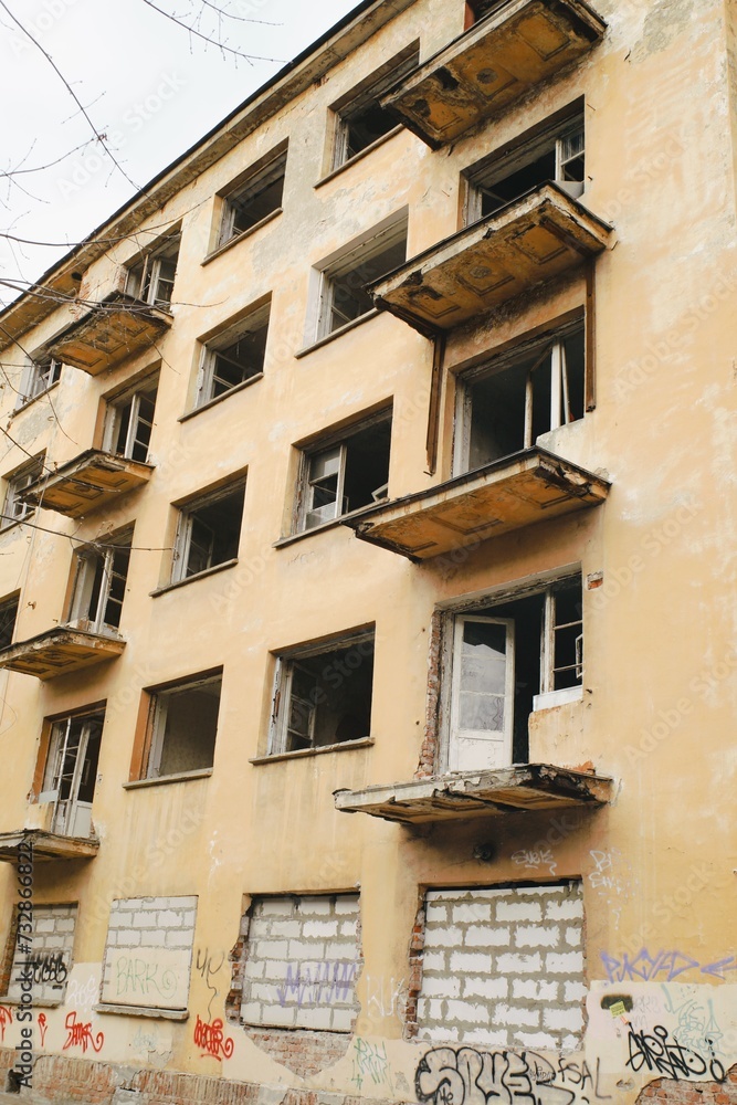 Fototapeta premium Abandoned house 