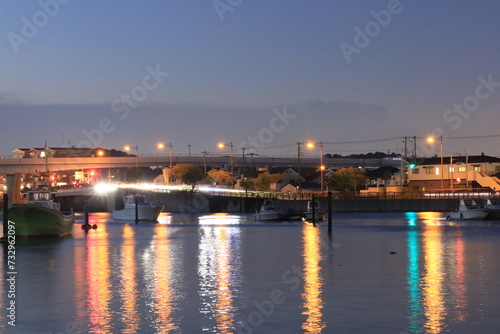 平潟湾と野島(横浜市金沢区)付近の夏の夜景 © acchity