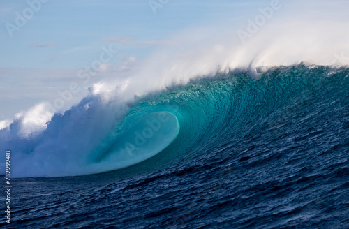 Powerful breaking wave in the South Pacific Ocean