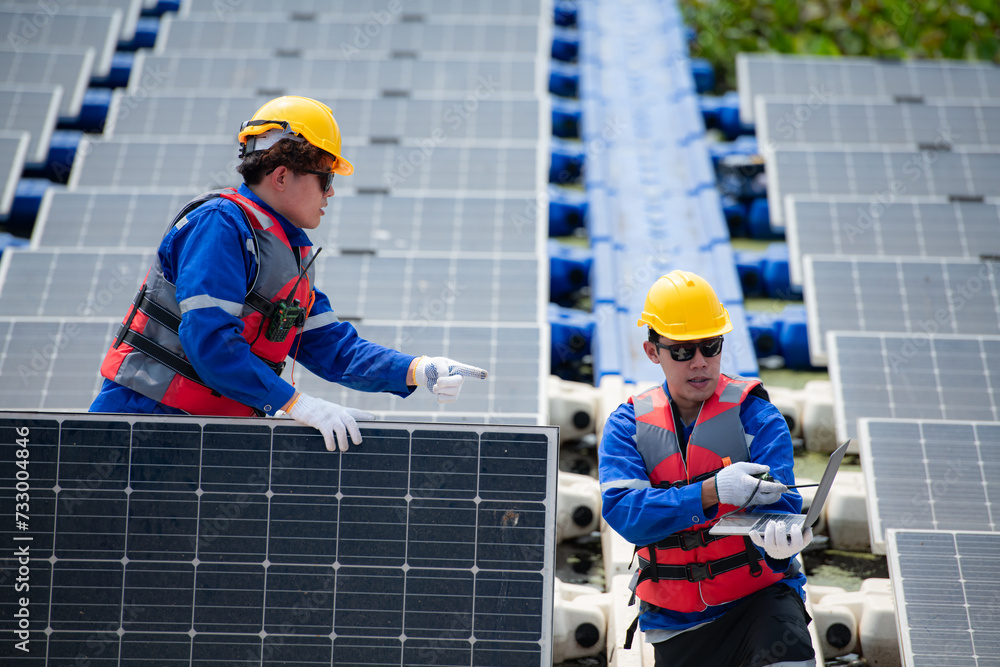 Photovoltaic engineers work on floating photovoltaics. Inspect and repair the solar panel equipment floating on the water. Photovoltaic engineers work on floating photovoltaics. Inspect and repair the solar panel equipment floating on the water.
