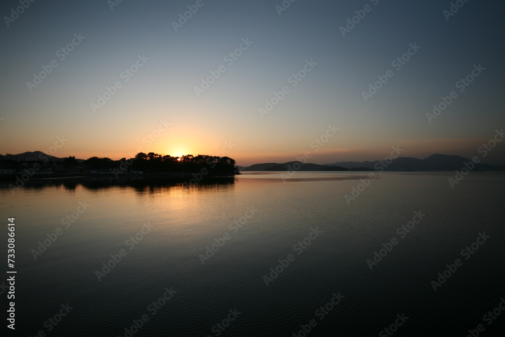 Obraz premium 노을에 마음을 빼앗기다