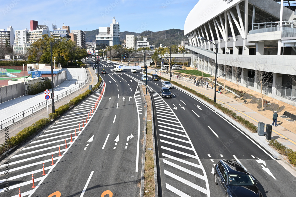 Obraz premium 広島市内の鯉城通りと空鞘橋を東から西へ眺める