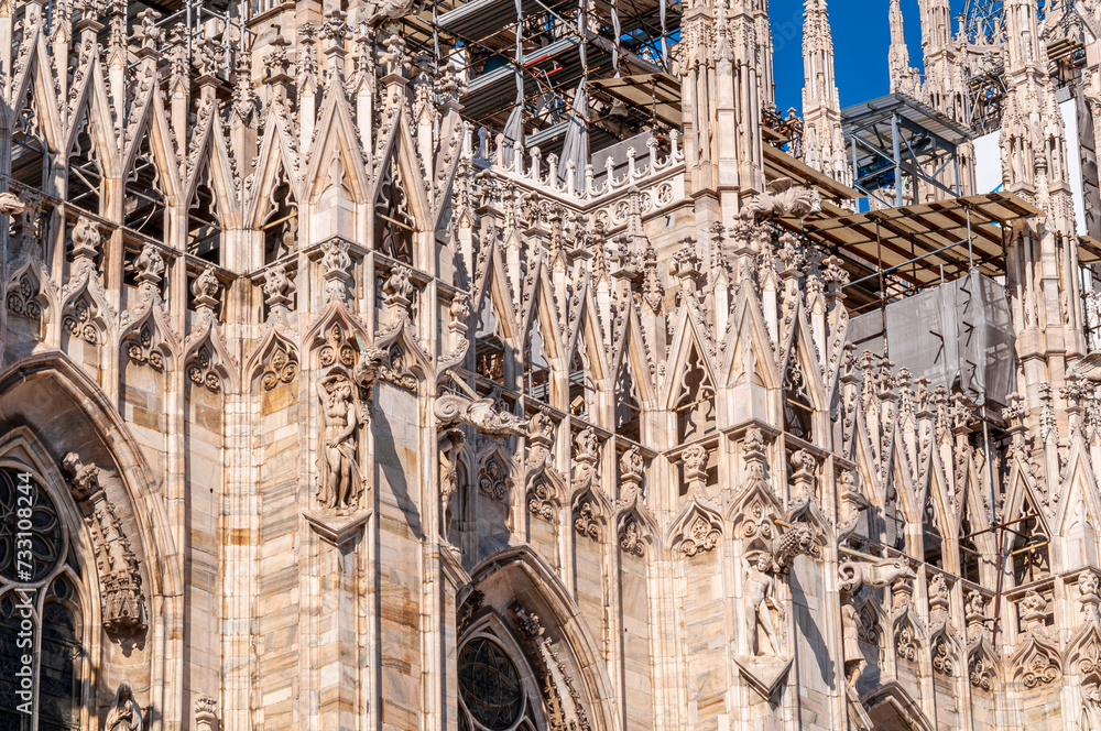 Particolare della manutenzione facciata Duomo di Milano