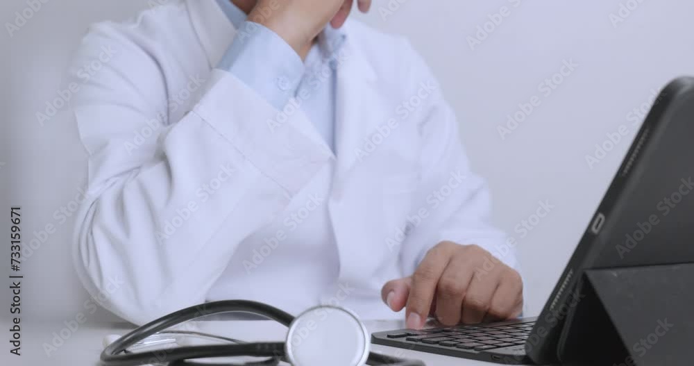 Doctors are recommending medicines and how to use them to patients online. Doctors are recommending medicines and how to use them to patients online.