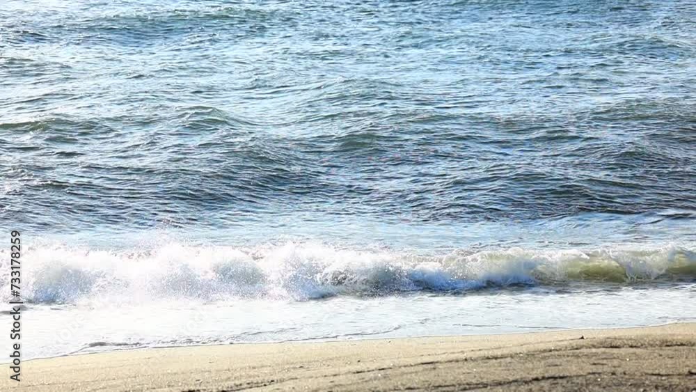 砂浜に打ち寄せる海の波 スロー 砂浜に打ち寄せる海の波 スロー