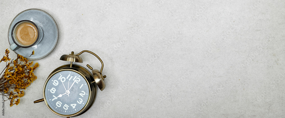 alarm o'clock showing 7 o'clock on gray grunge background alarm o'clock showing 7 o'clock on gray grunge background