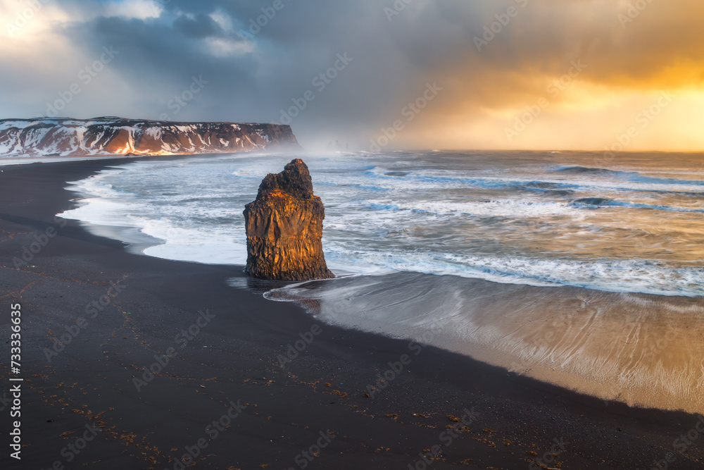 Φωτογραφία View of Reynisfjara, a famous black sand beach in the South Coast of Iceland